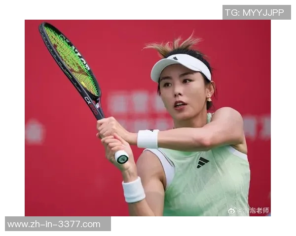 足球场上的女将风采 长发球星展现力量与优雅